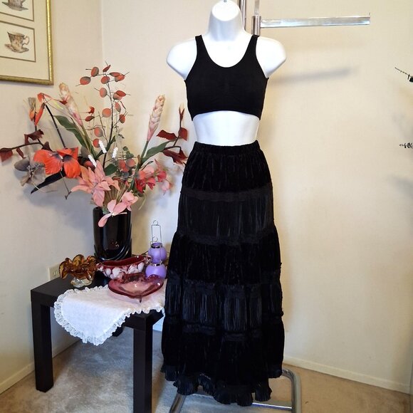 NWT Unique Designed Black Tiered Pleated Long Lined Skirt - Picture 6 of 7
